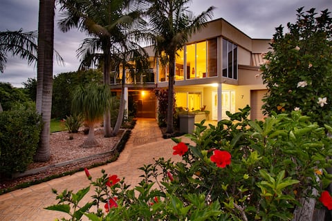 7Allan Drive Lake side.