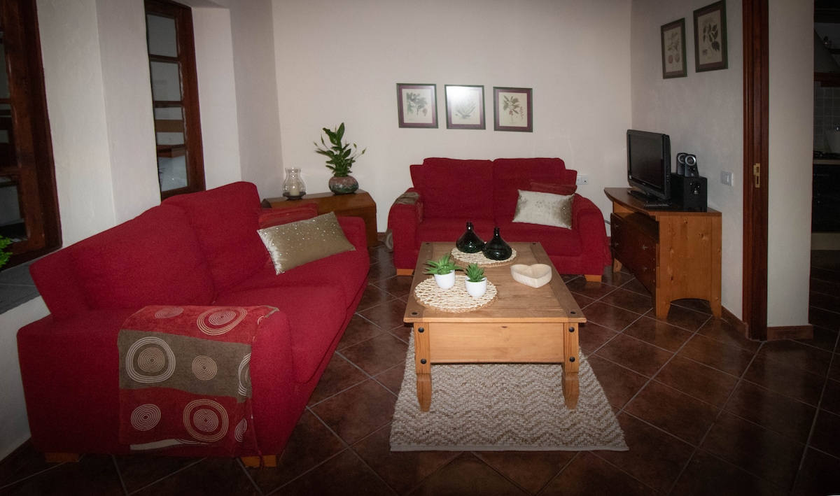 Top performing Airbnb: Traditional Canarian house "Grandma Julia" in Icod De Los Vinos