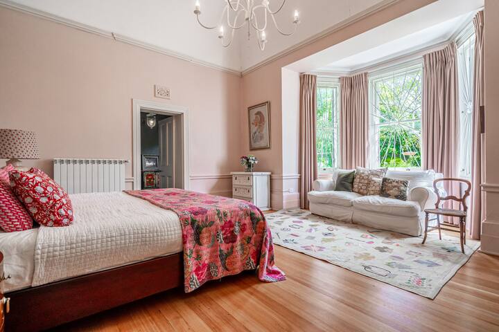 Beautiful heritage home in leafy Southern Suburbs gallery image 5