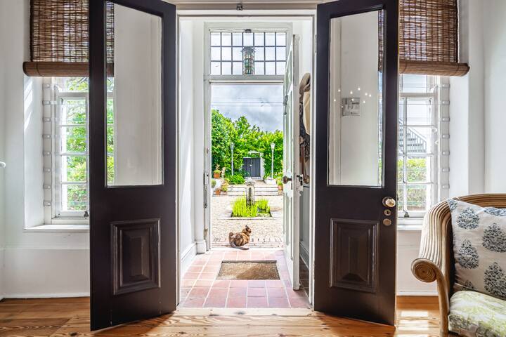 Beautiful heritage home in leafy Southern Suburbs gallery image 2