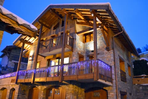 6 bedroom chalet w/hot tub Montchavin self catered