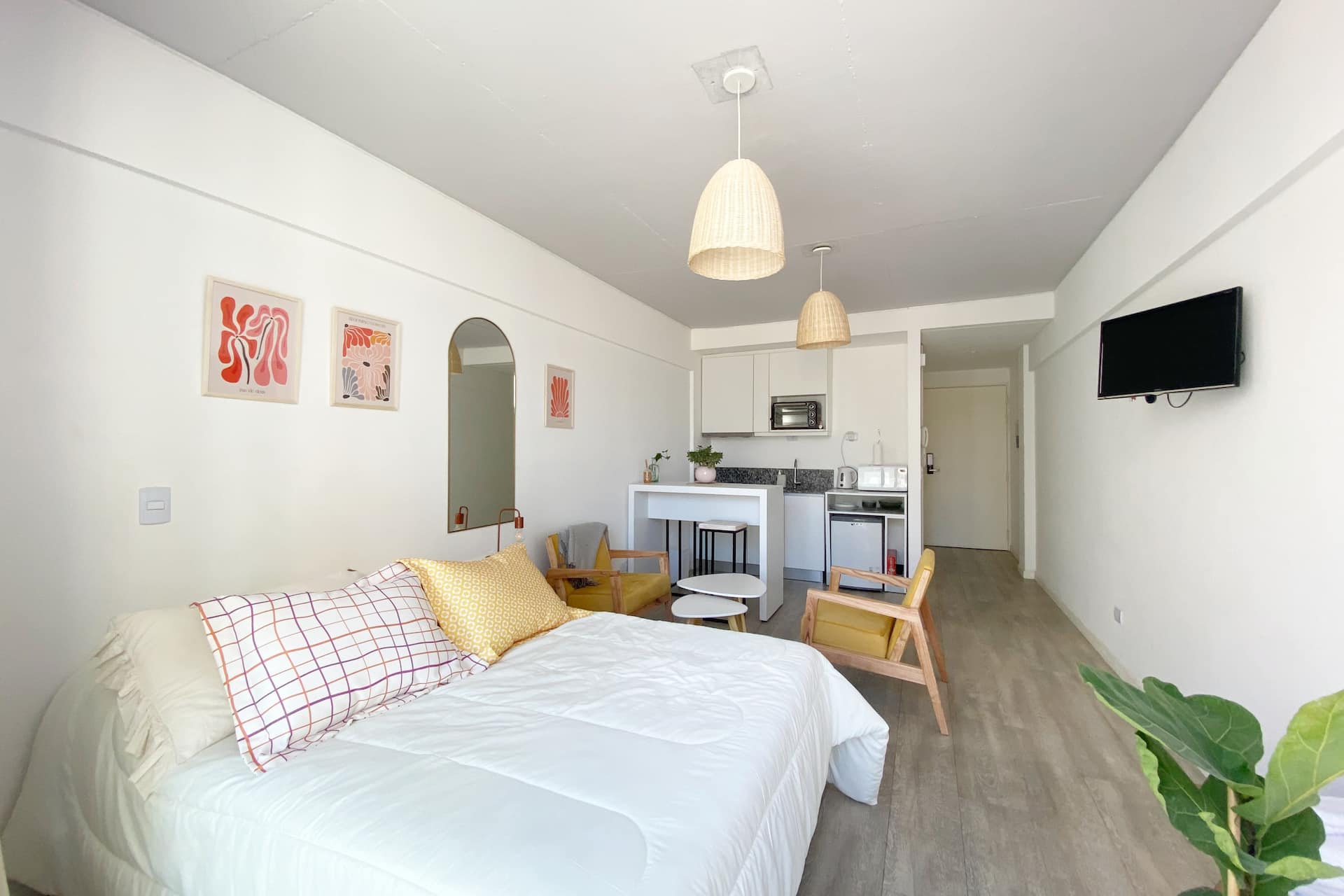 Brand new in the heart of downtown with balcony-Oferta