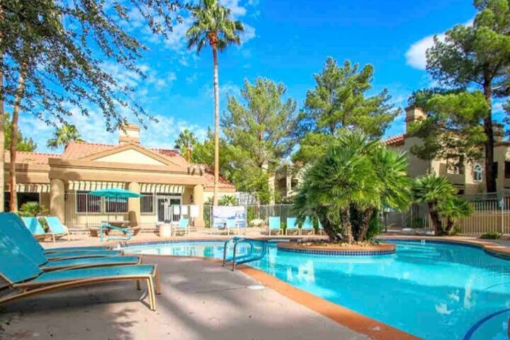 Elegant 2BR Condo – 2nd Floor | No Extra Fees gallery image 5