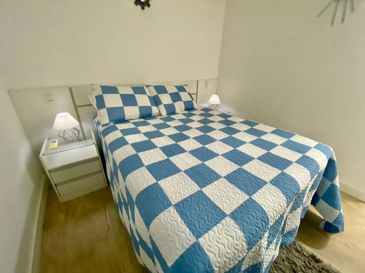 سرير ، صورة للحي بأكمله ،كوارتر