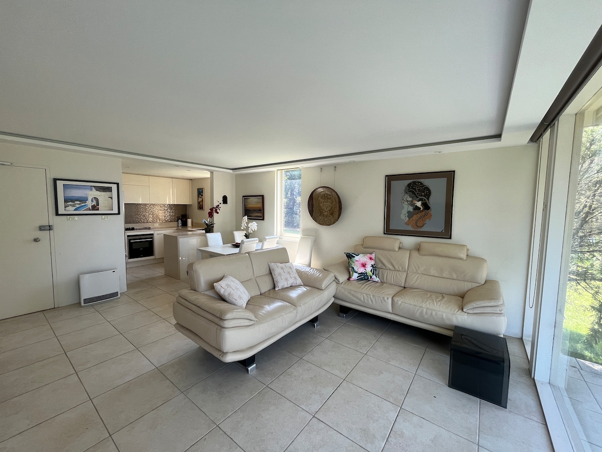 Top Airbnb: Beachfront Apartment at Balmoral Beach in Mosman