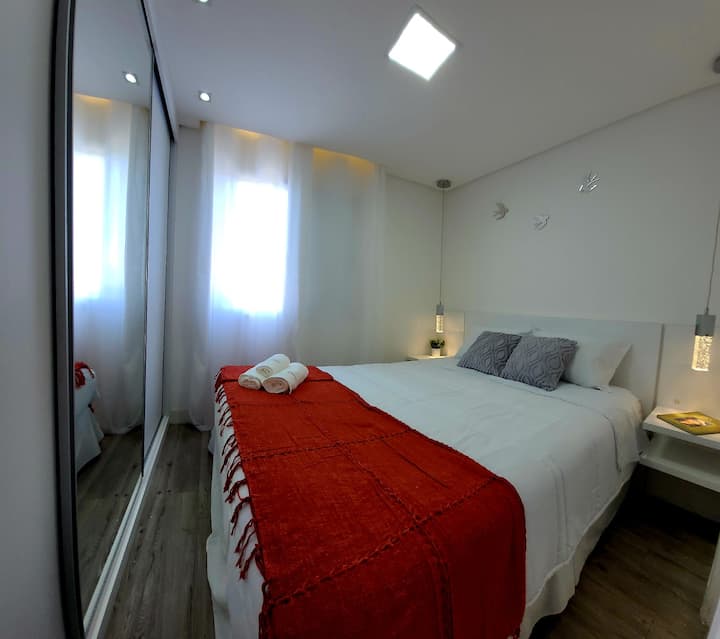 Shijo një krevat  dhe pantallona të rehatshme, me ndriçim të personalizuar për çdo moment të ditës tënde.