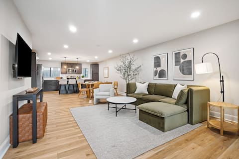 Successful Airbnb property: 4 Bedroom | Hosts 10 | Near OSU + Downtown CBUS in Columbus