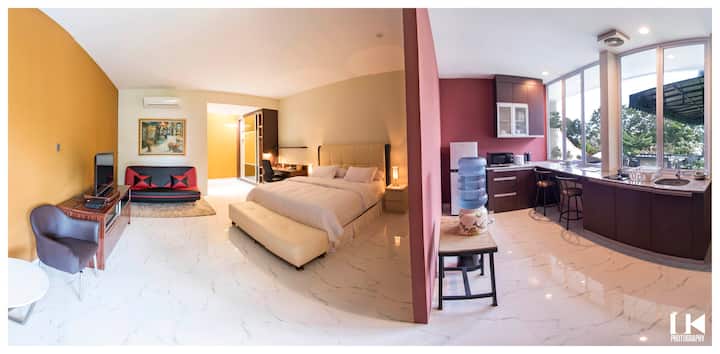 Alinson King Suite 205 - Studio with Kitchenette