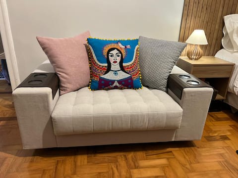 Popular Airbnb listing: Cozy studio near the subway in República
