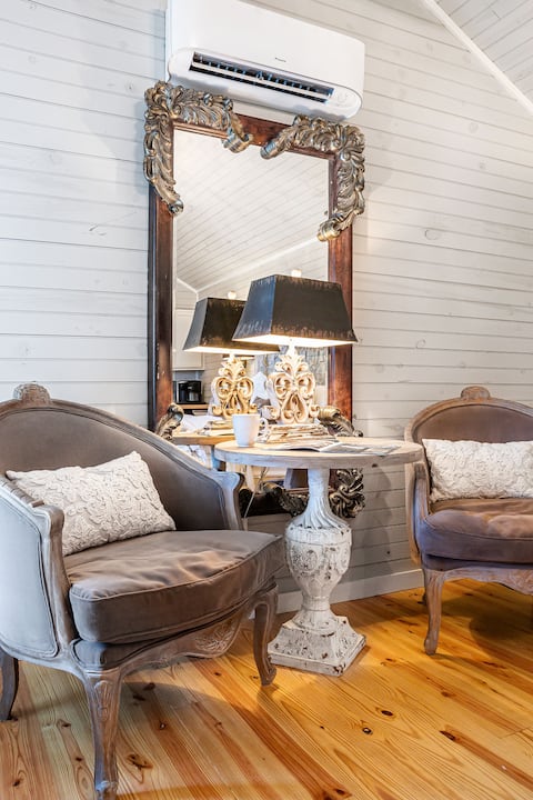 Top Airbnb: East Creek Cabin-Walk to Main Street in Texas Hill Country
