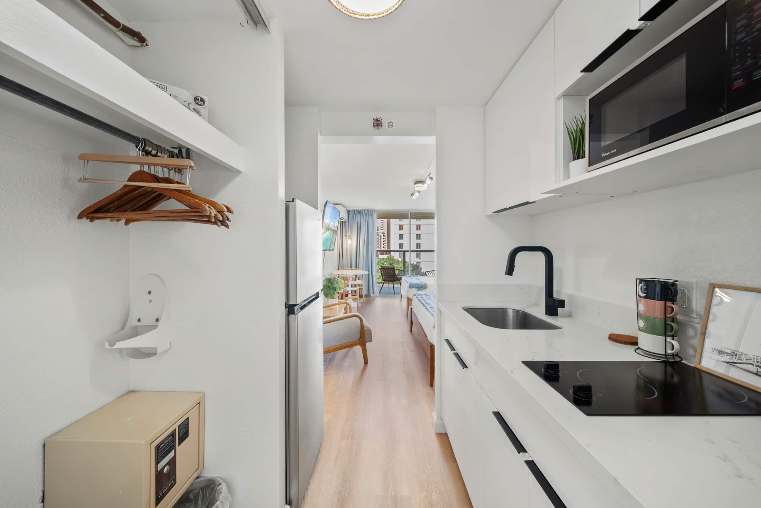 Nice Modern Studio w/nice view in Waikiki! - Image 4