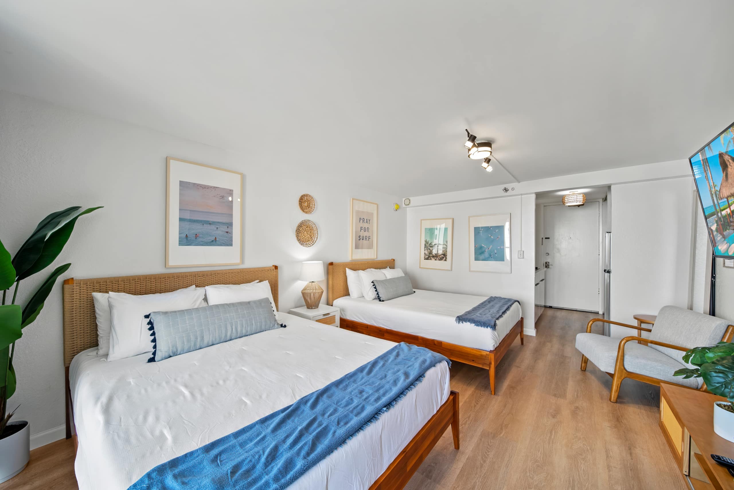 Nice Modern Studio w/nice view in Waikiki! - Image 8