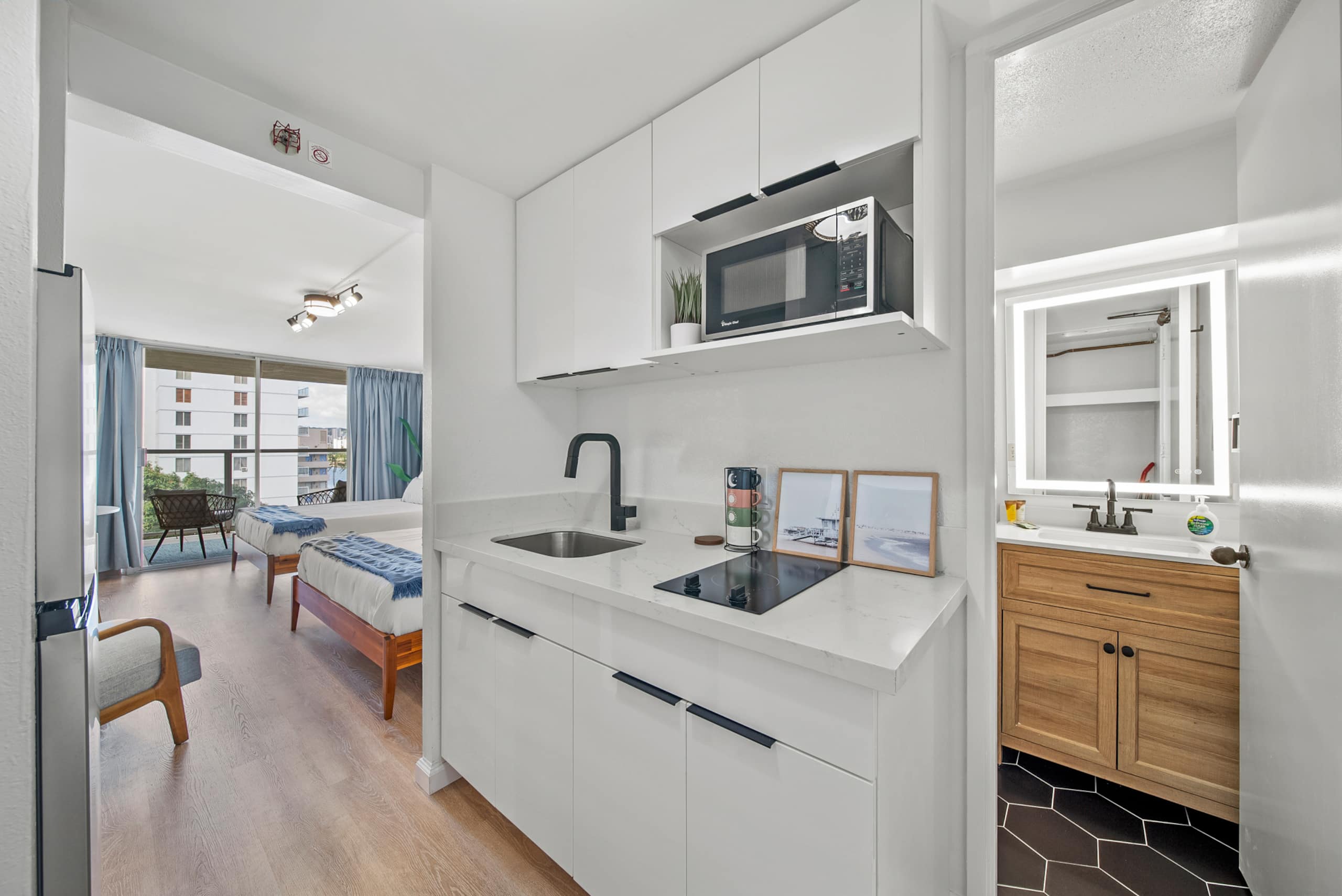 Nice Modern Studio w/nice view in Waikiki! - Image 2