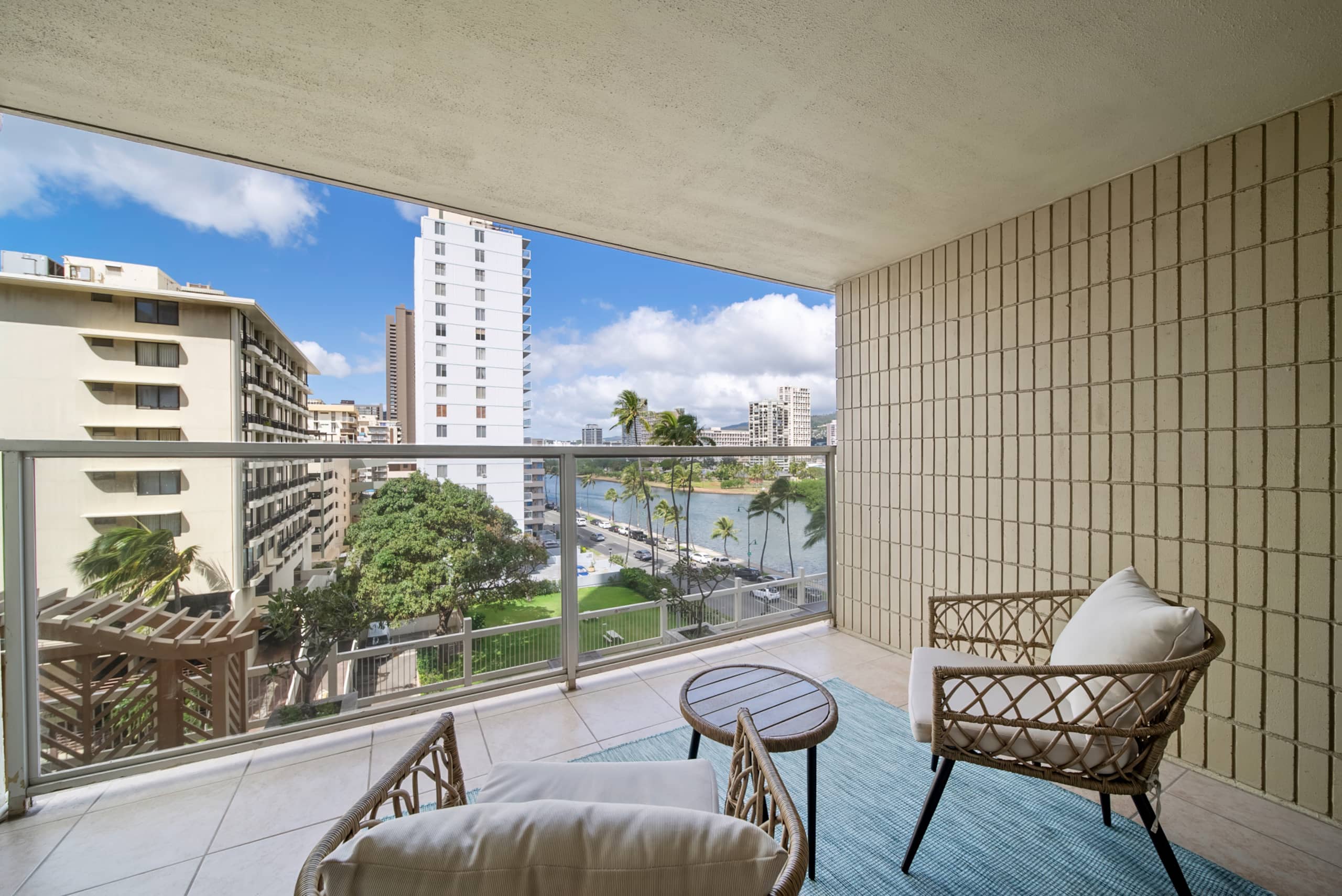 Nice Modern Studio w/nice view in Waikiki! - Image 16
