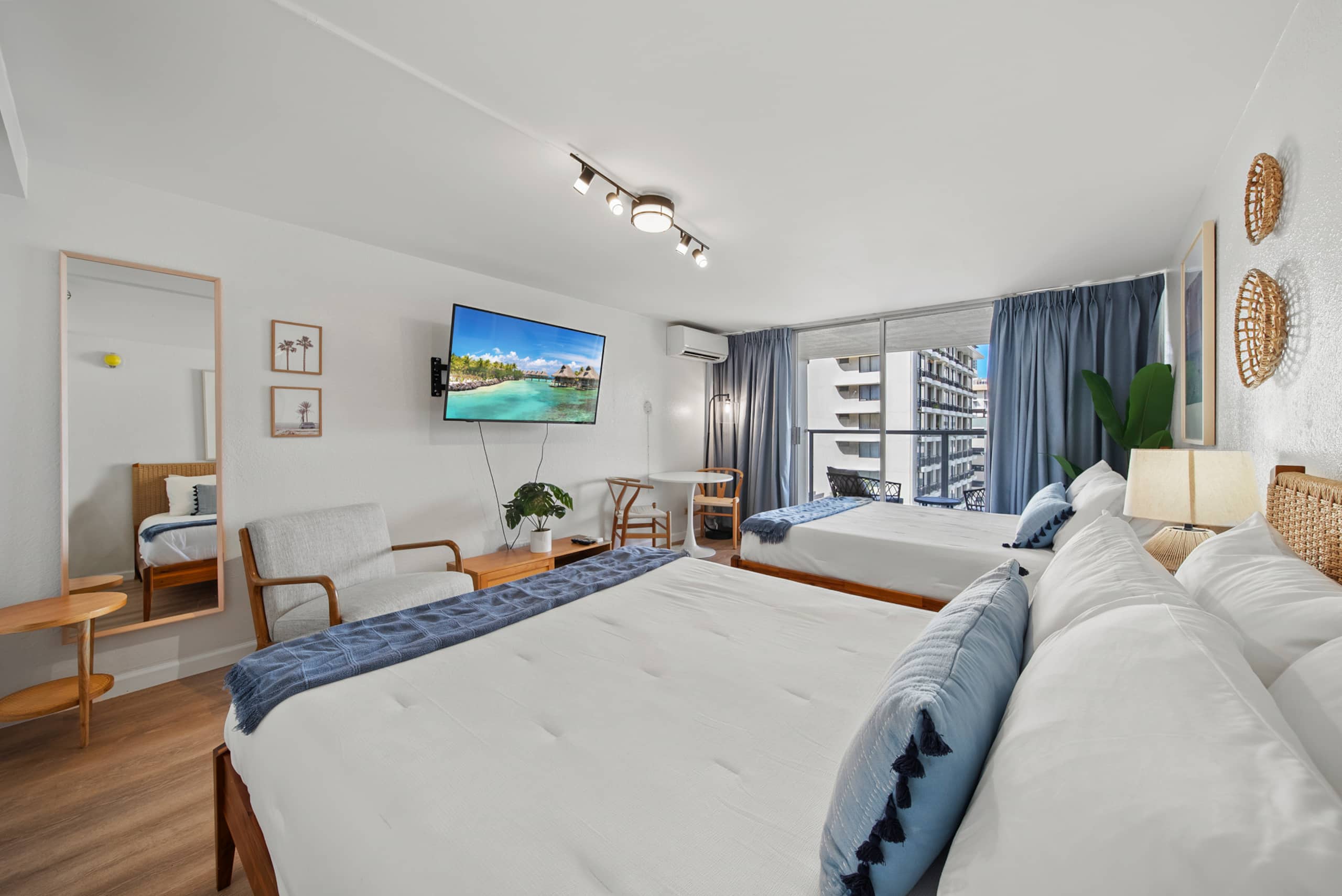 Nice Modern Studio w/nice view in Waikiki! - Image 12