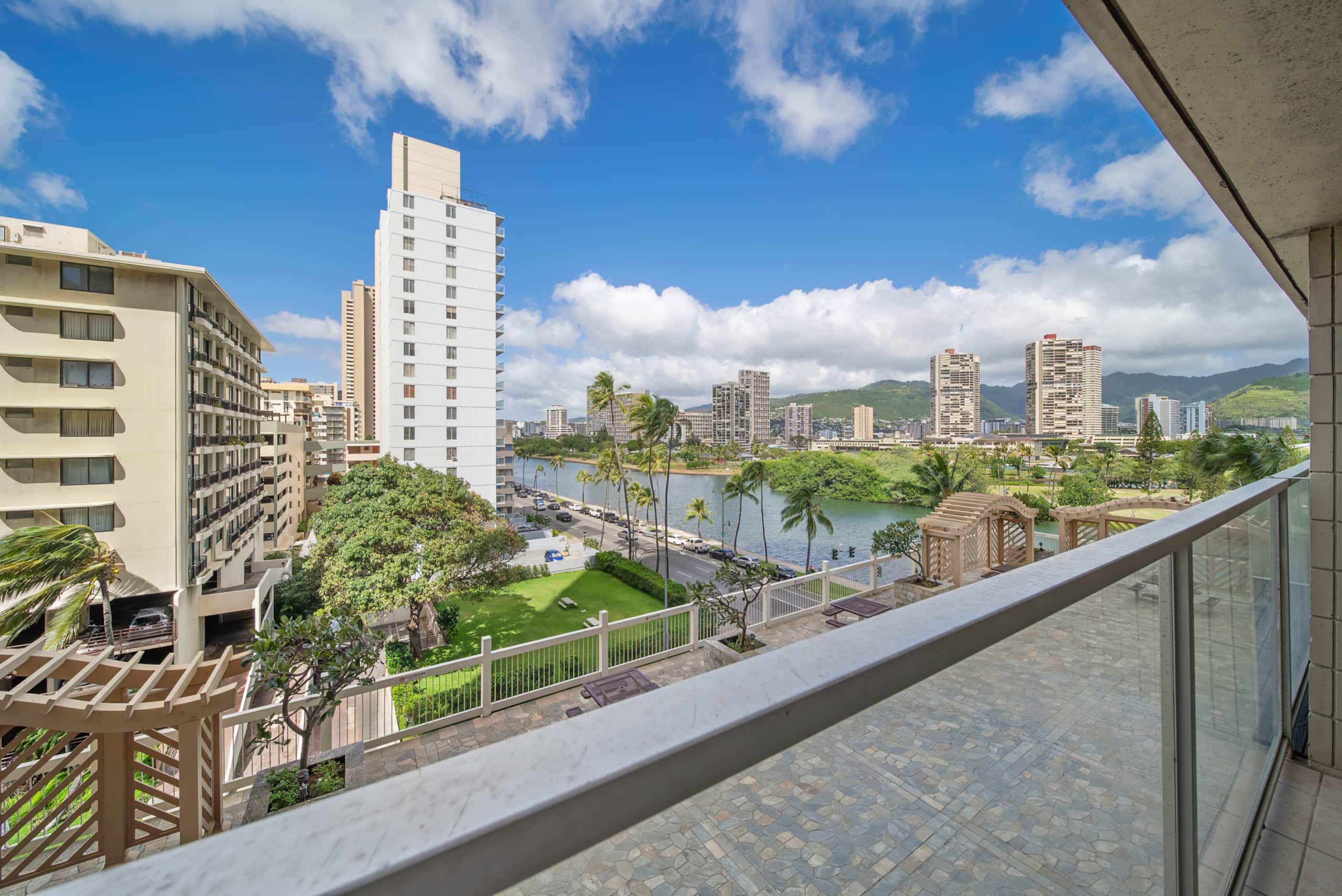Nice Modern Studio w/nice view in Waikiki! - Image 18