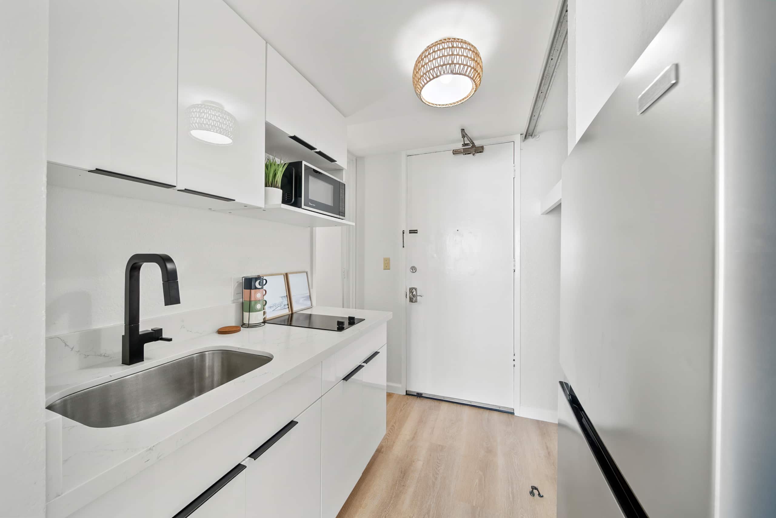 Nice Modern Studio w/nice view in Waikiki! - Image 5