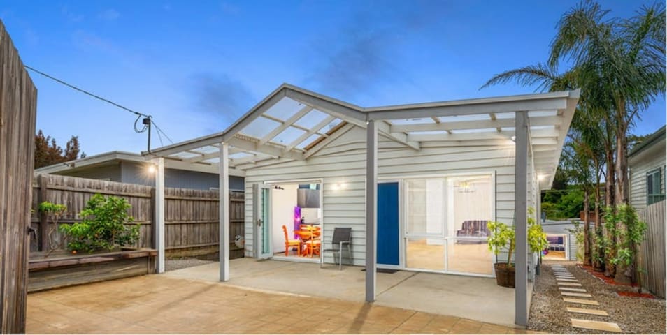 Rosebud Beach House | Walk to beach | Pet Friendly