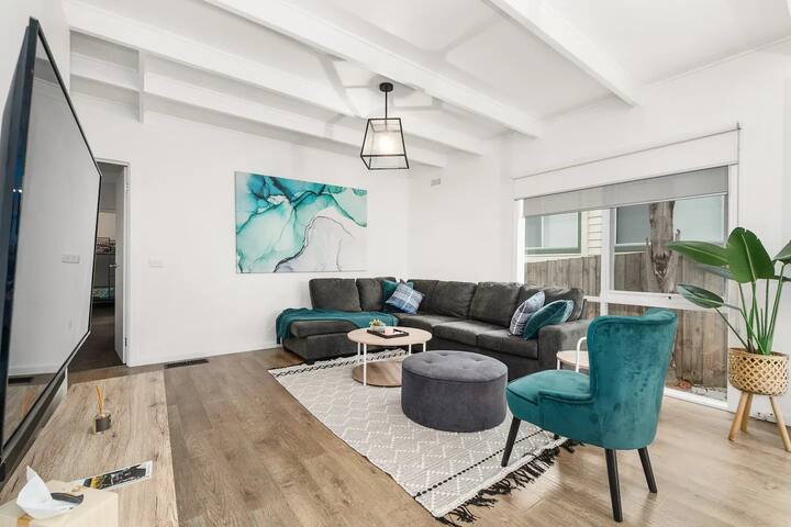 Rosebud Beach House | Walk to beach | Pet Friendly gallery image 3