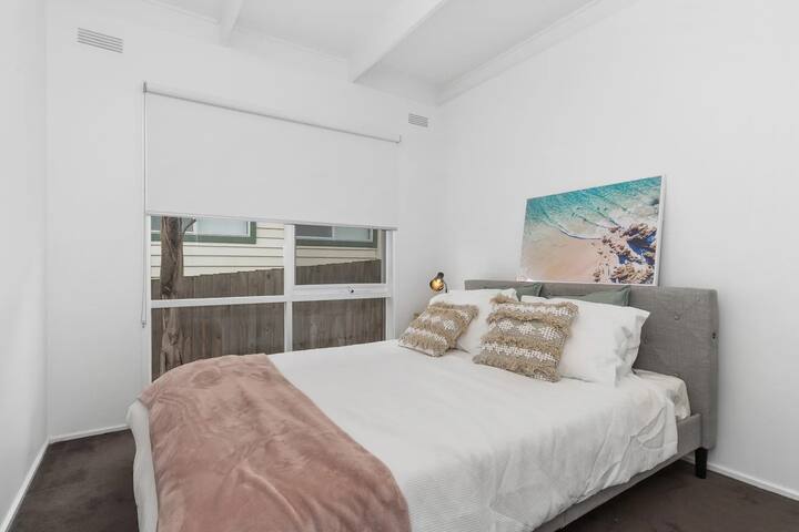 Rosebud Beach House | Walk to beach | Pet Friendly gallery image 4