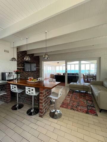 Ocean & Mountain Delight gallery image 3