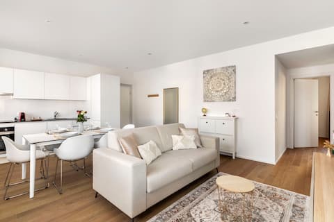 Successful Airbnb property: The Queen | Luxury Family Flat with AC & Parking in Lugano