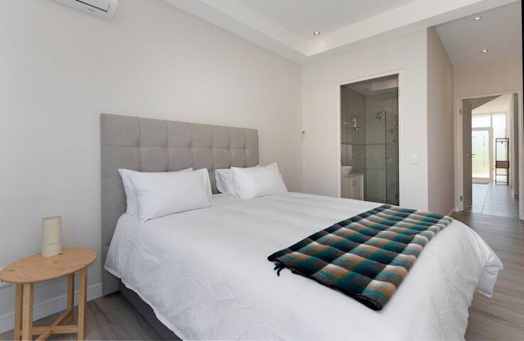 Beautiful beach house gallery image 5