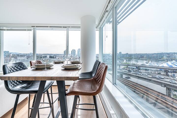 ZStunningViews!3br/2ba Renovated condo+Parking+Gym gallery image 2