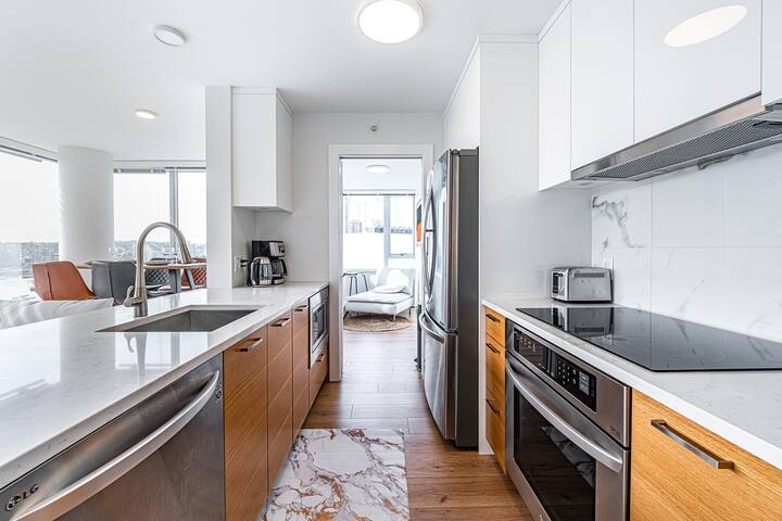 ZStunningViews!3br/2ba Renovated condo+Parking+Gym gallery image 4