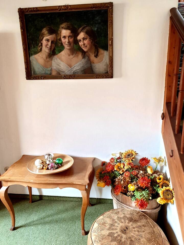 "3-Mäderl-Haus" - Gründergenerationen i gangen/stueetagen