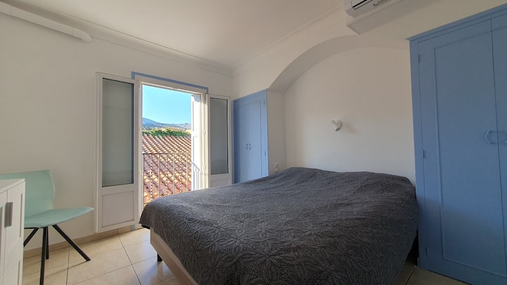 Habitación 2 en la 3ª planta con vistas a los viñedos y montañas