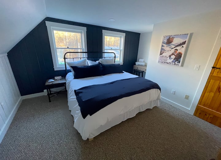 2nd Floor Bedroom with Queen & Trundle Bed.