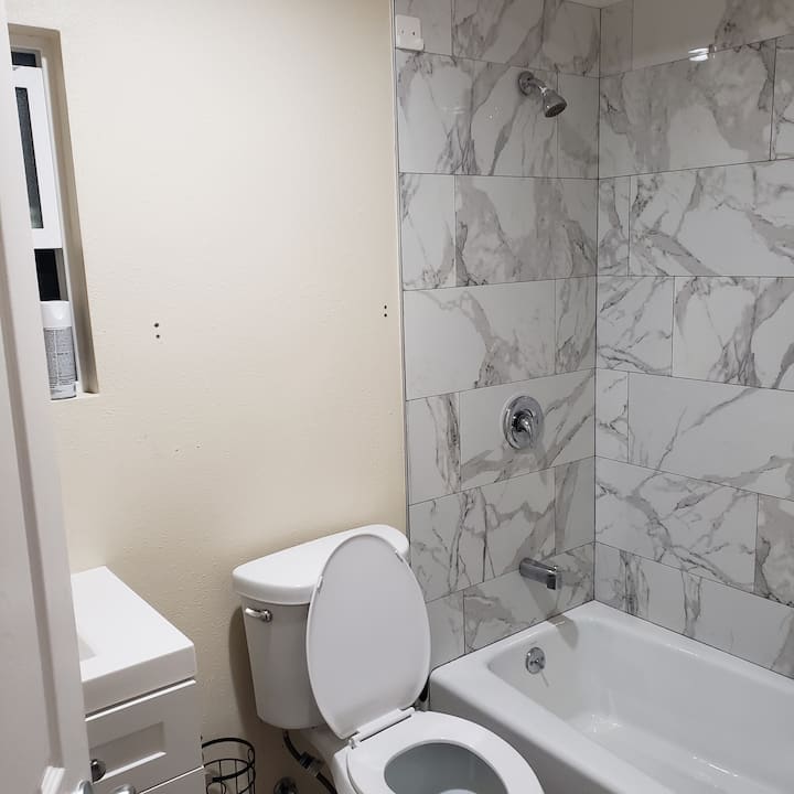 Cozy One Bedroom Unit - Long Beach, CA
