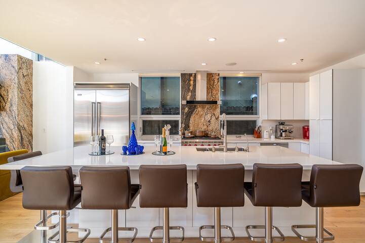 Venice Canal House revovated with modern theme gallery image 5