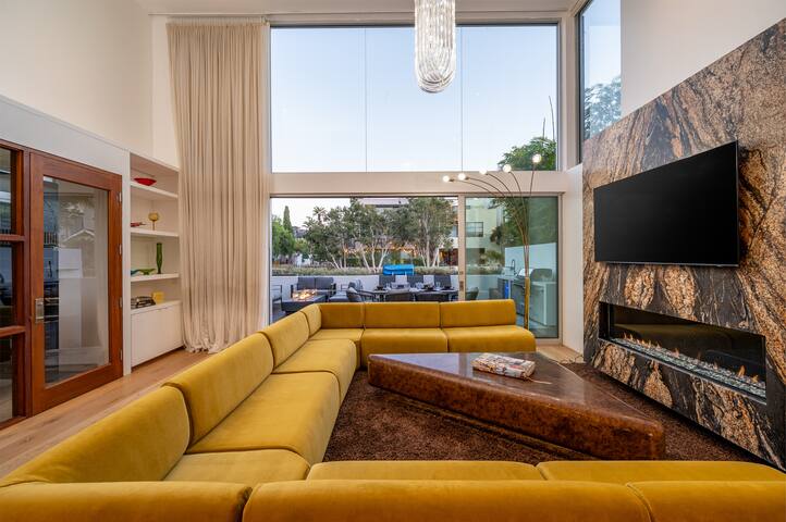 Venice Canal House revovated with modern theme gallery image 2