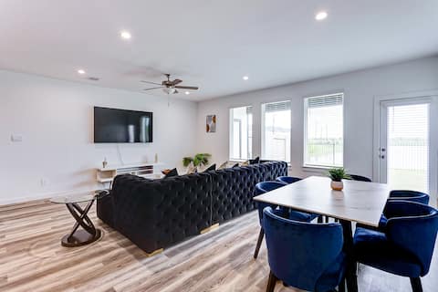 Successful Airbnb property: 4BR Gated Home Near NRG, Med Center & Downtown in South Acres / Crestmont Park