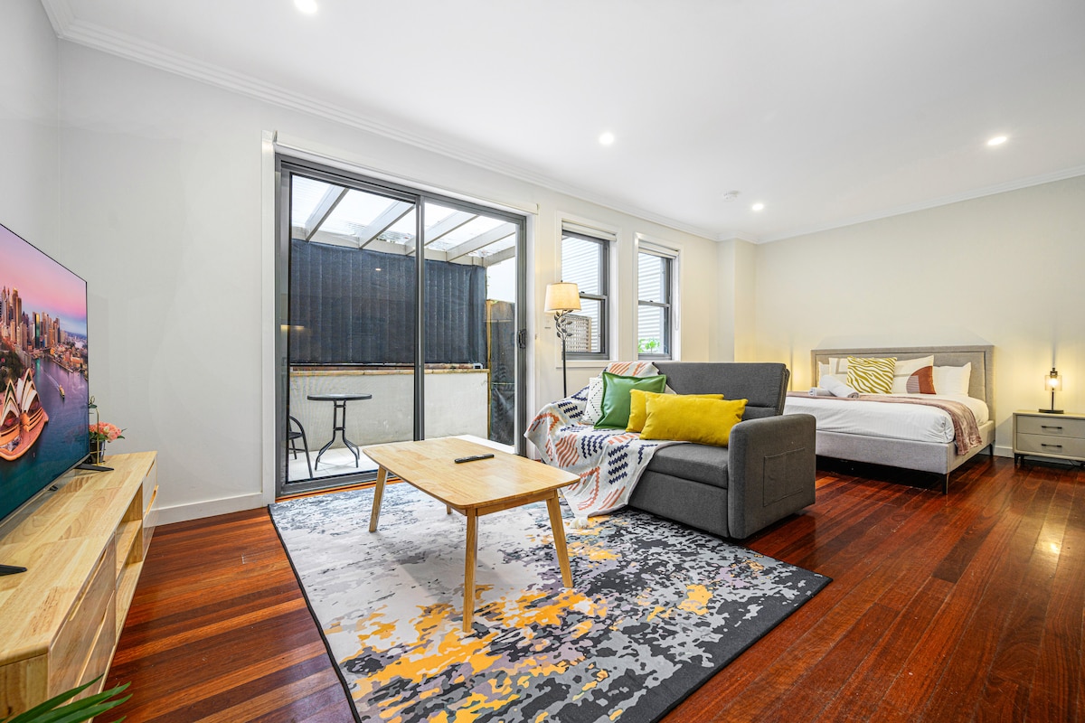 Top performing Airbnb: Newtown sweet 1Br close to Univ/Train/Hospital in Newtown