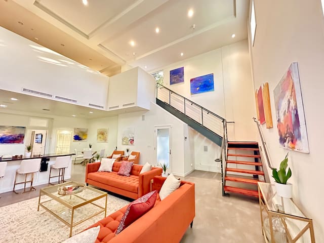 The Gallery – Spacious 2BD/2BA w/ Two King Beds!