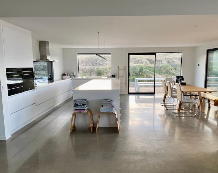 Mapua Retreat, Spa pool, Pool table - Houses for Rent in Upper Moutere ...