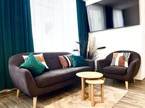 Successful Airbnb property: LeNi Living Center: Huge! Prestigious! Quiet! in Augustenstraße