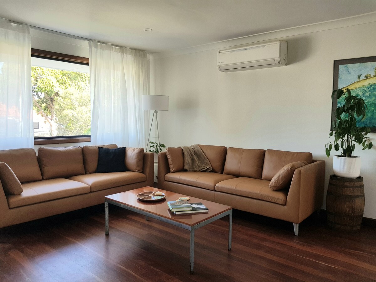 Successful Airbnb property: Central, spacious & detached house near the river. in Margaret River