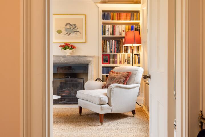 London Living – 3 Bedroom Home in Chelsea gallery image 3