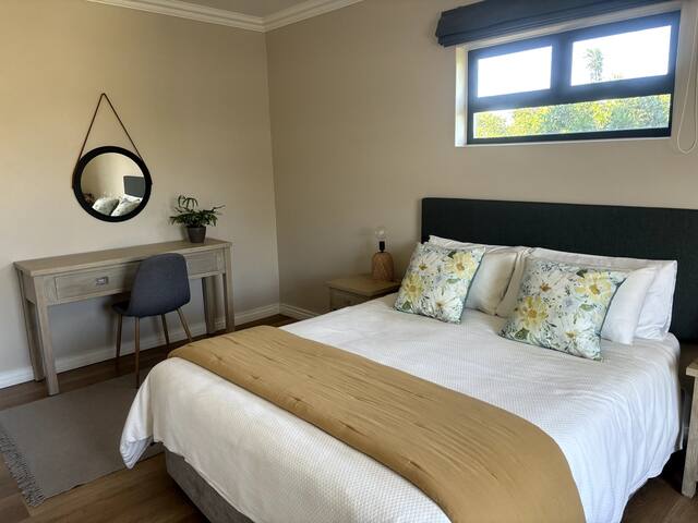 Self-catering Pool-side Guesthouse gallery image 5