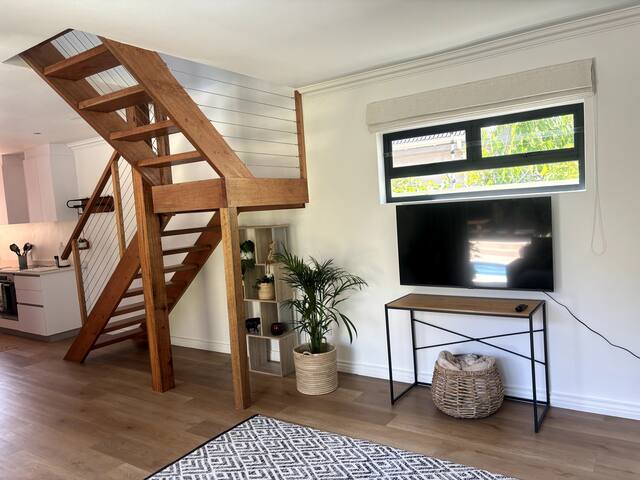 Self-catering Pool-side Guesthouse gallery image 2