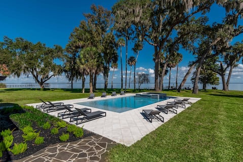 the LakeHouse/Lake George/Boat Ramp Access/Luxe