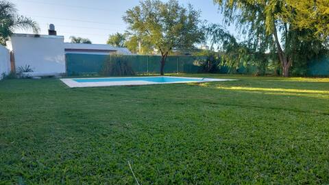 Swimming pool, barbecue & great garden.