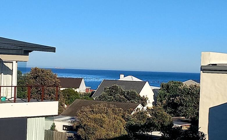 Frangipani Beach House gallery image 2