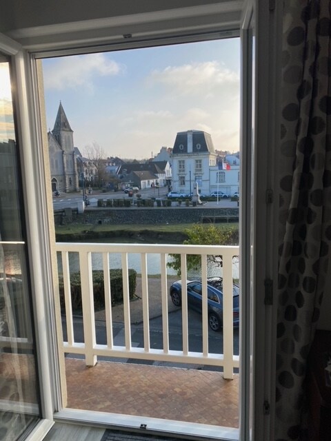 Airbnb performant: Apartment facing the river à Wimereux