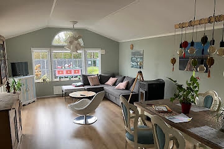 Popular Airbnb listing: De Meeuw: Spacious chalet for rent in Nolmerban