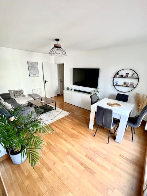 Cocon apartment with private parking near Paris.